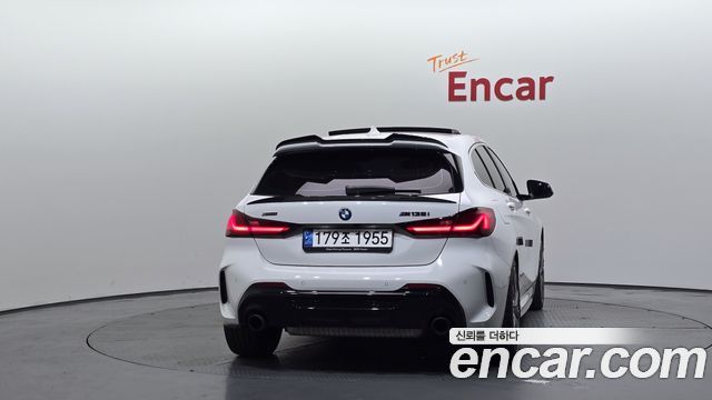BMW 1-Series 2021 — photo 4