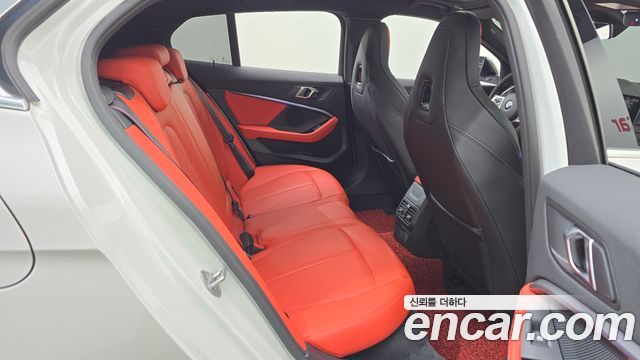 BMW 1-Series 2021 — photo 17
