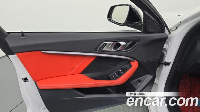 BMW 1-Series 2021 — photo 14