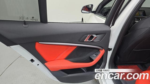 BMW 1-Series 2021 — photo 15