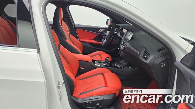 BMW 1-Series 2021 — photo 16