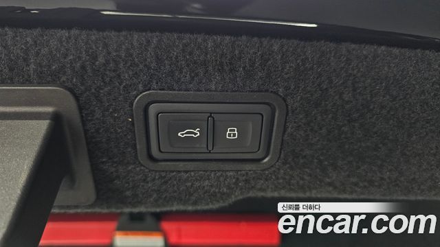 Audi S8 2020 — photo 34