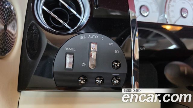 Rolls-Royce Dawn 2021 — photo 14