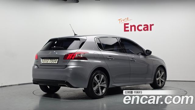 Peugeot 308 2018 — photo 2