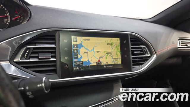Peugeot 308 2018 — photo 13