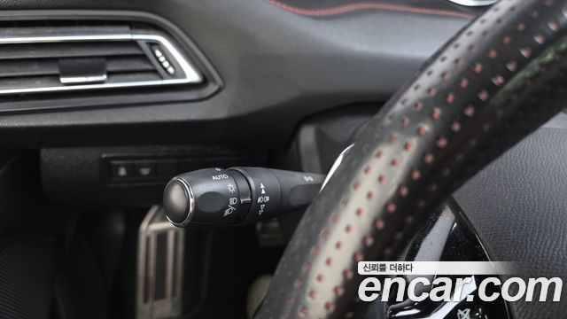 Peugeot 308 2018 — photo 18