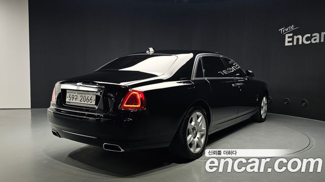 Rolls-Royce Ghost 2018 — photo 2