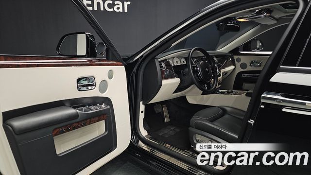 Rolls-Royce Ghost 2018 — photo 10