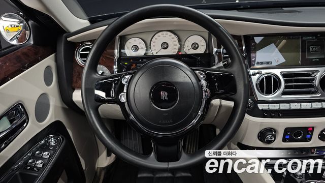 Rolls-Royce Ghost 2018 — photo 13