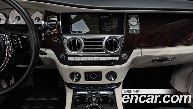 Rolls-Royce Ghost 2018 — photo 14