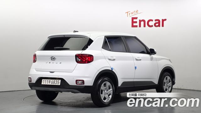 Hyundai Venue 2023 — photo 2