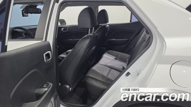 Hyundai Venue 2023 — photo 17