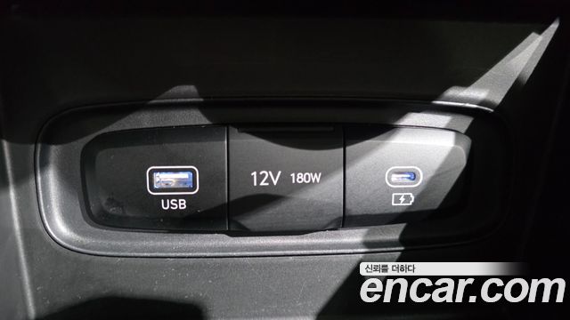 Hyundai Venue 2023 — photo 19