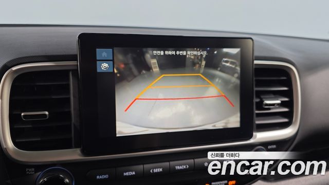 Hyundai Venue 2023 — photo 23