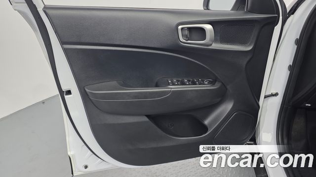 Hyundai Venue 2023 — photo 14