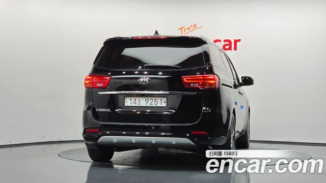 Kia Canival 2019 — photo 4