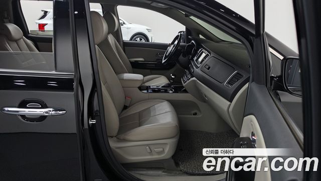 Kia Canival 2019 — photo 16