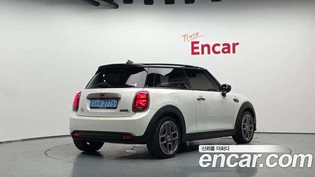 Mini Cooper 2024 — photo 2