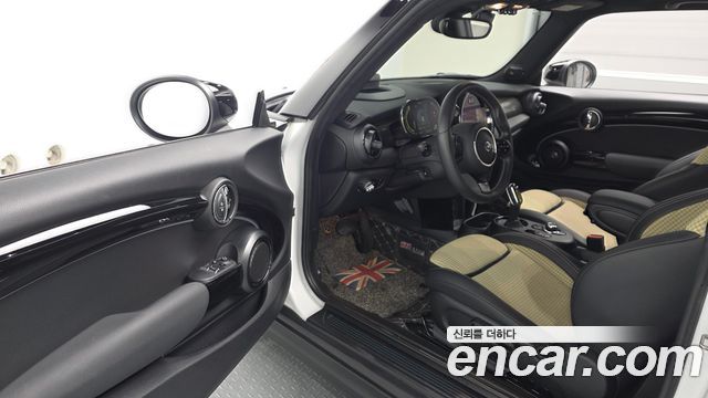 Mini Cooper 2024 — photo 13
