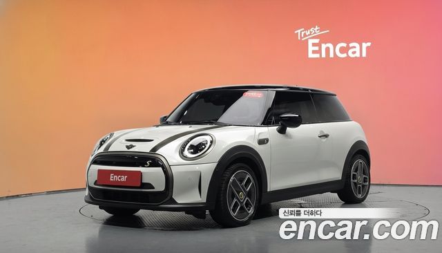 Mini Cooper 2024 — photo 1