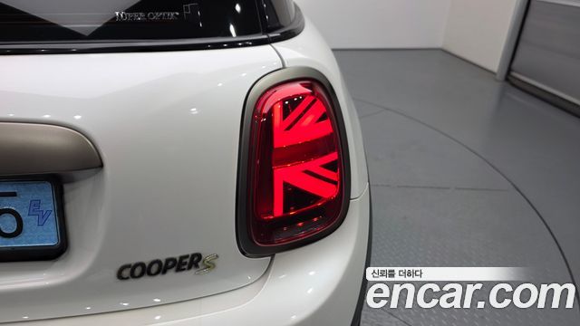 Mini Cooper 2024 — photo 9