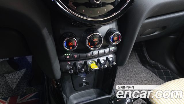 Mini Cooper 2024 — photo 29