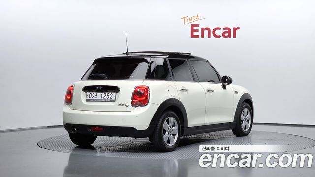 Mini Cooper 2017 — photo 2