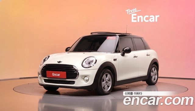 Mini Cooper 2017 — photo 1