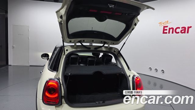Mini Cooper 2017 — photo 32