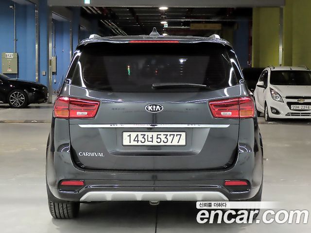Kia Canival 2019 — photo 3