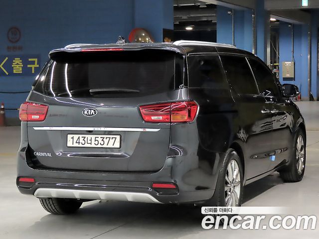 Kia Canival 2019 — photo 4