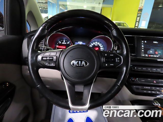 Kia Canival 2019 — photo 12