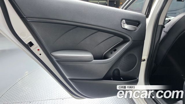 Kia K3 2018 — photo 15
