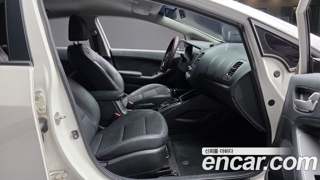 Kia K3 2018 — photo 16