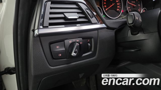 BMW 3-Series 2015 — photo 19
