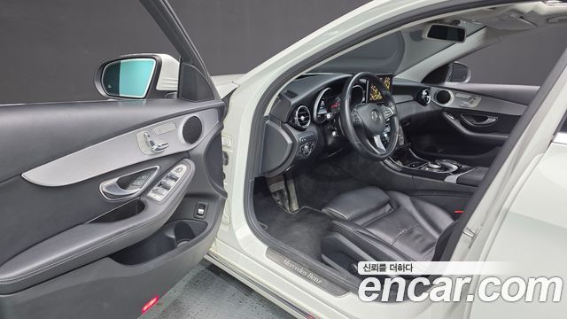 Mercedes-Benz C-Class 2017 — photo 10
