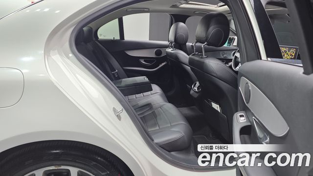 Mercedes-Benz C-Class 2017 — photo 12