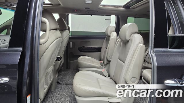 Kia Canival 2019 — photo 17