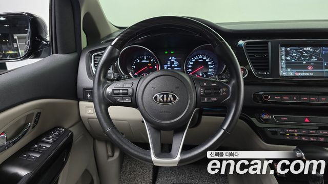 Kia Canival 2019 — photo 18