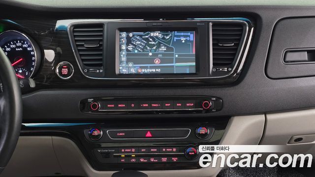Kia Canival 2019 — photo 22