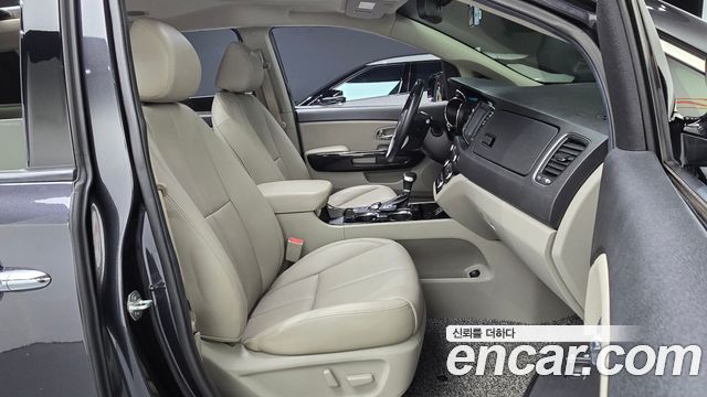 Kia Canival 2019 — photo 16