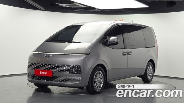 Hyundai Staria 2022 — photo 1