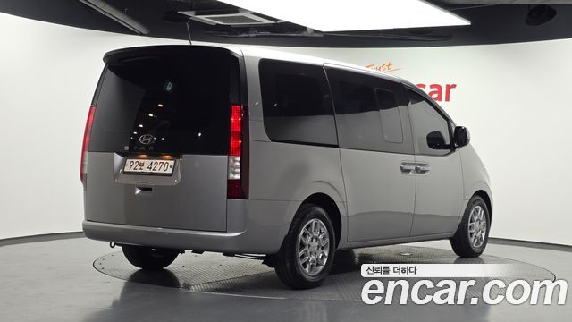 Hyundai Staria 2022 — photo 2