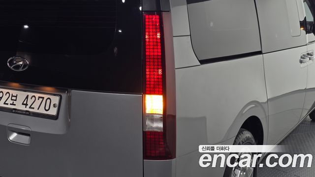 Hyundai Staria 2022 — photo 9