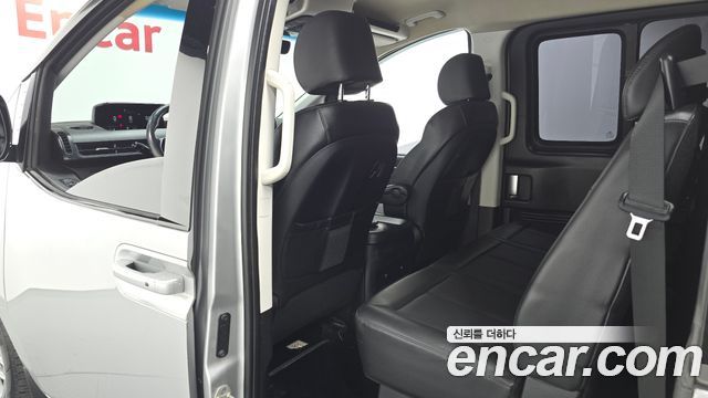 Hyundai Staria 2022 — photo 16
