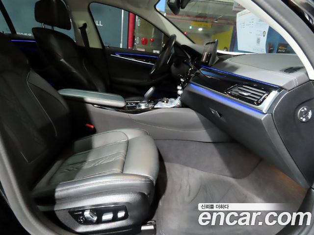 BMW 5-Series 2021 — photo 8
