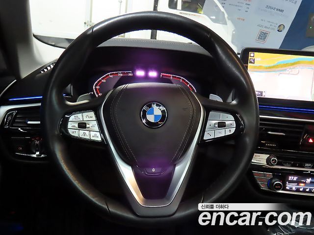 BMW 5-Series 2021 — photo 9