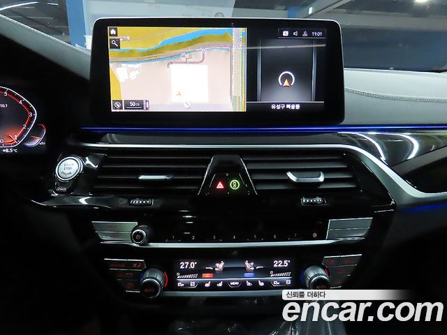 BMW 5-Series 2021 — photo 11