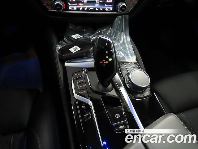 BMW 5-Series 2021 — photo 12