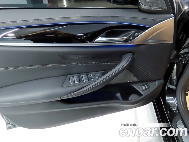 BMW 5-Series 2021 — photo 13